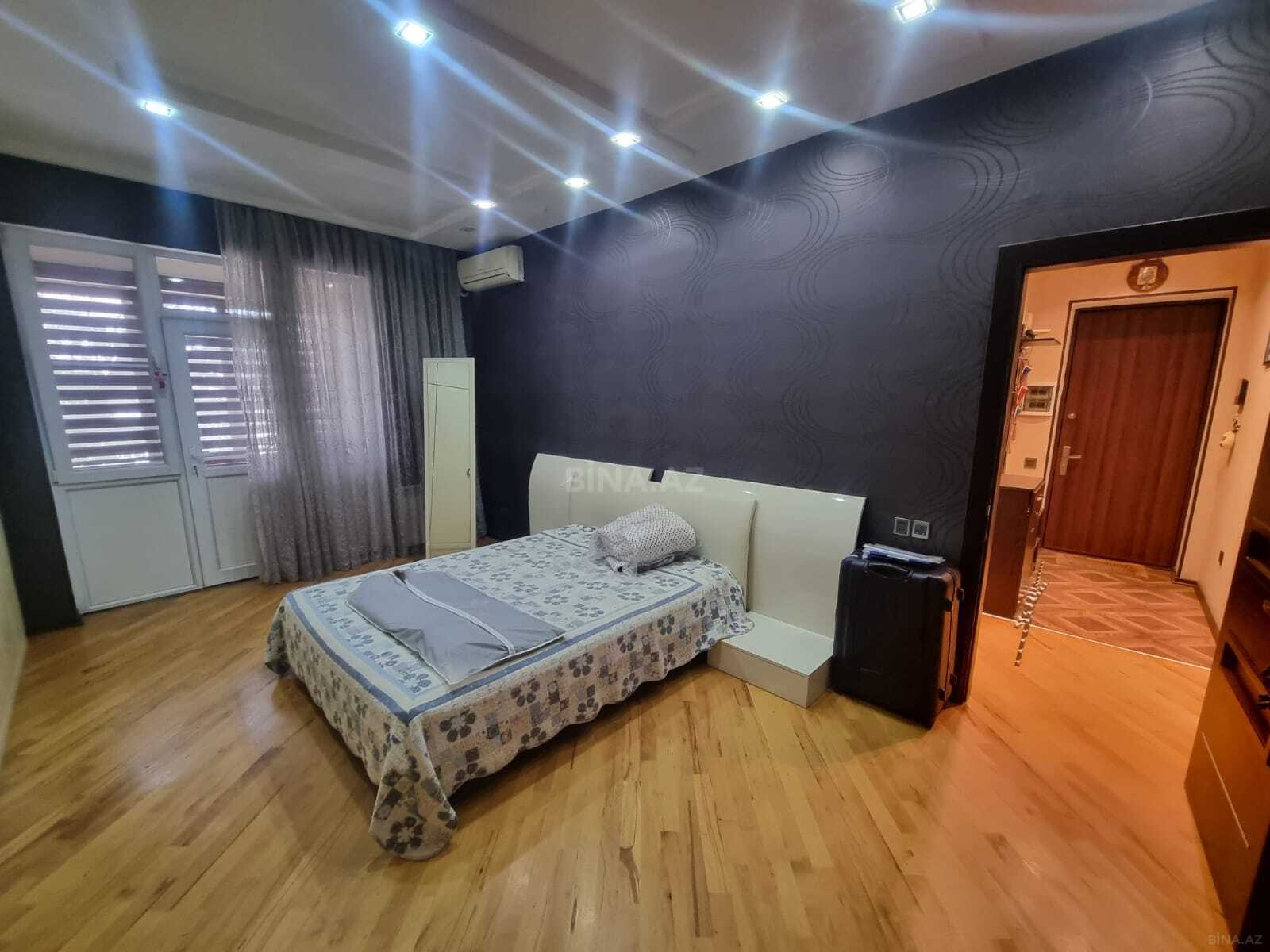 3 otaqlı Köhnə tikili, Şah İsmayıl Xətai m., Bakı