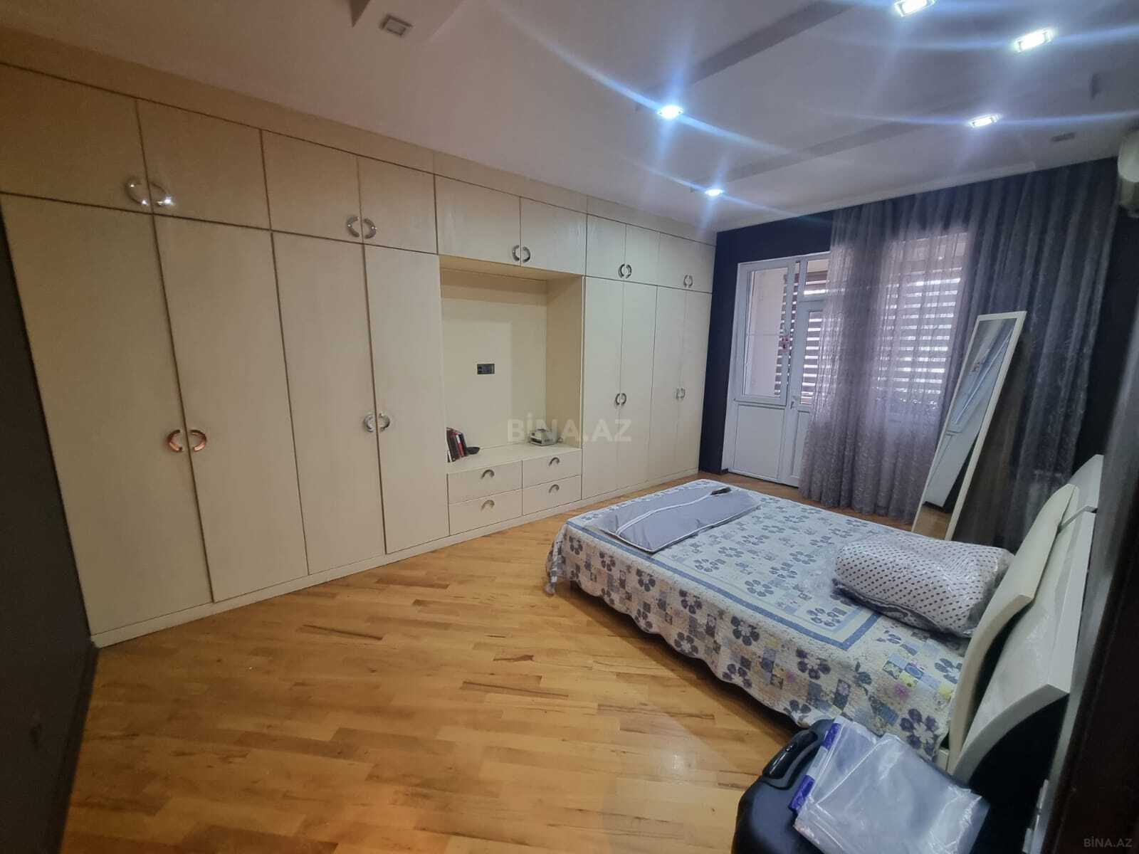 3 otaqlı Köhnə tikili, Şah İsmayıl Xətai m., Bakı