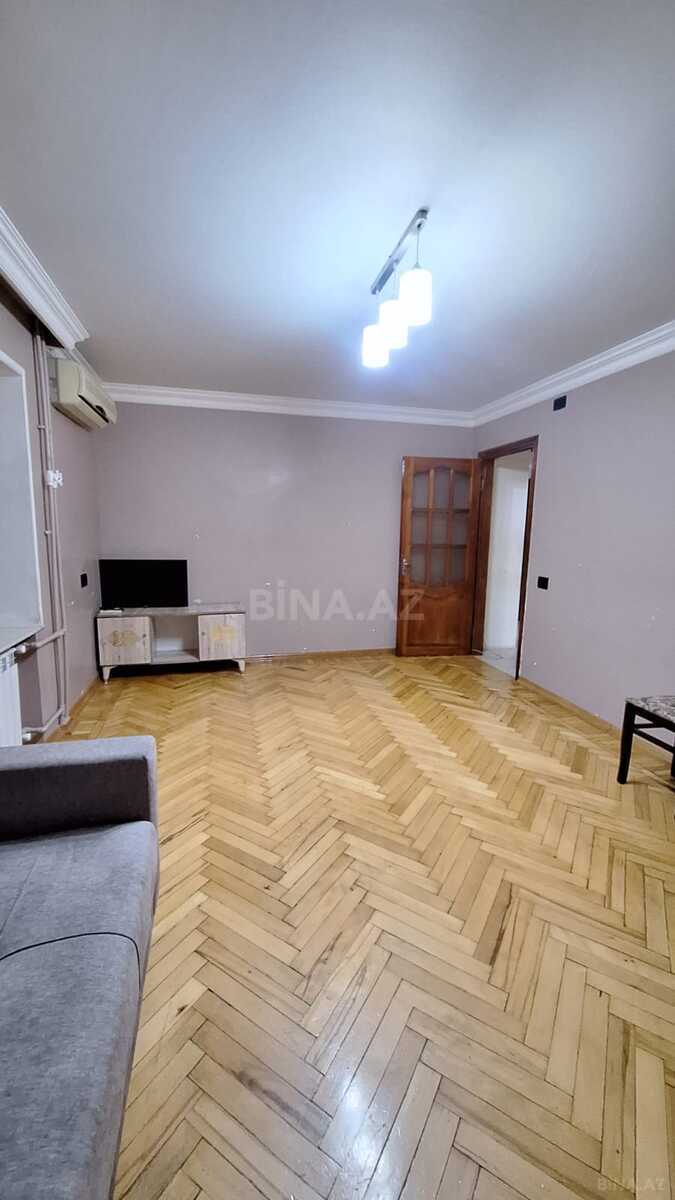 3 otaqlı Köhnə tikili, Elmlər Akademiyası m., Bakı