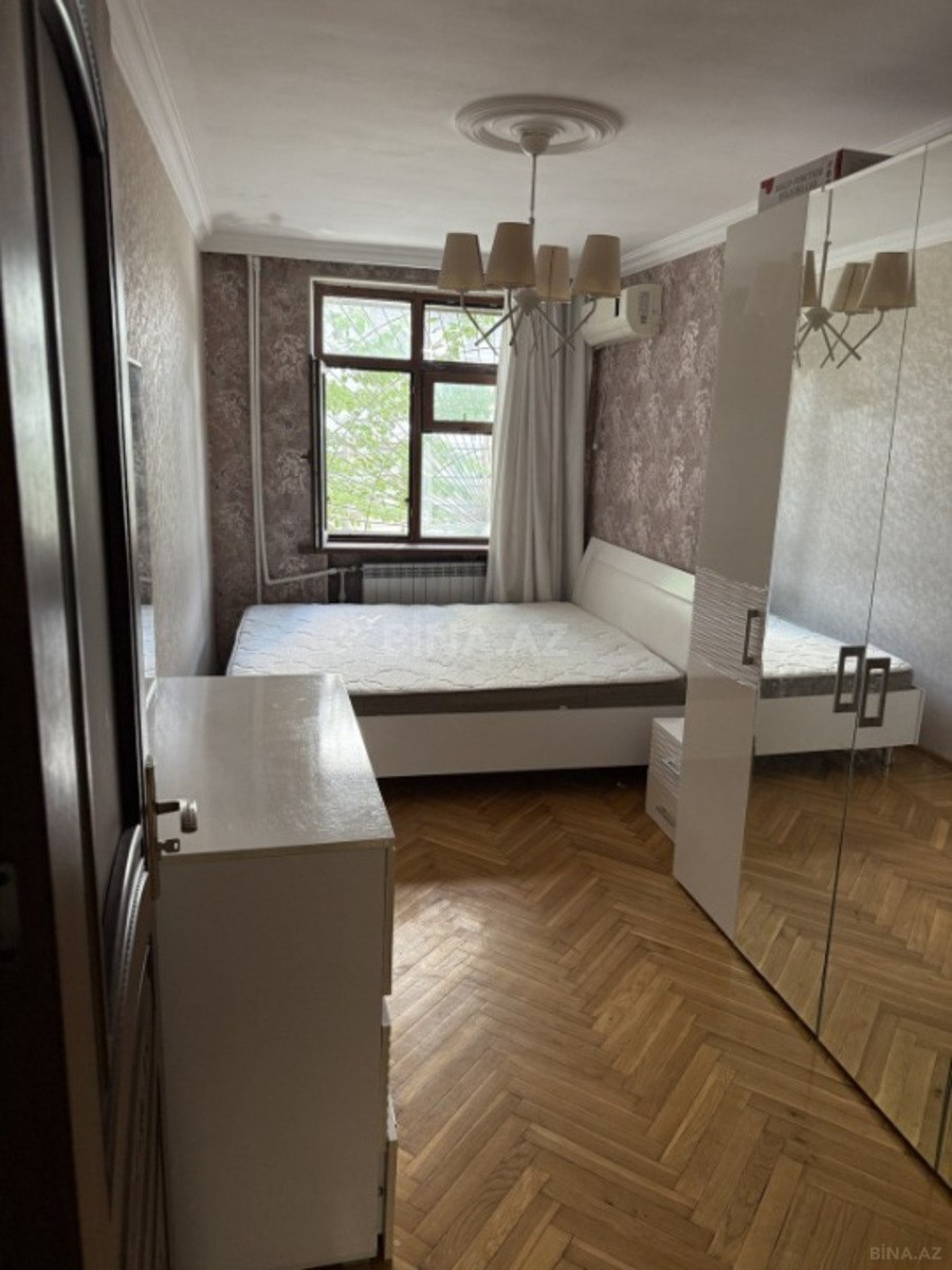 2 otaqlı Köhnə tikili, Elmlər Akademiyası m., Bakı