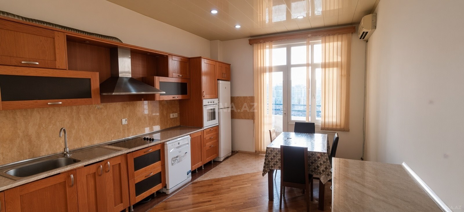4 otaqlı Yeni tikili, 28 May m., Bakı