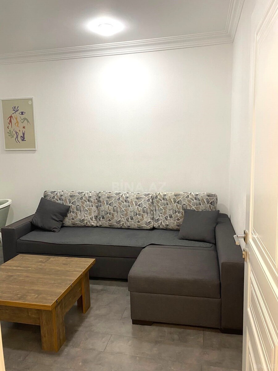 3 otaqlı Köhnə tikili, Yeni Günəşli q., Bakı