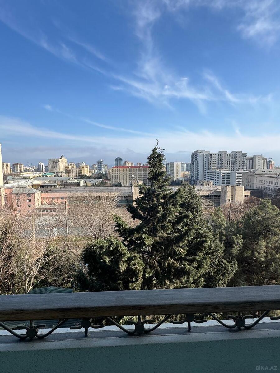 4 otaqlı Köhnə tikili, 20 Yanvar m., Bakı