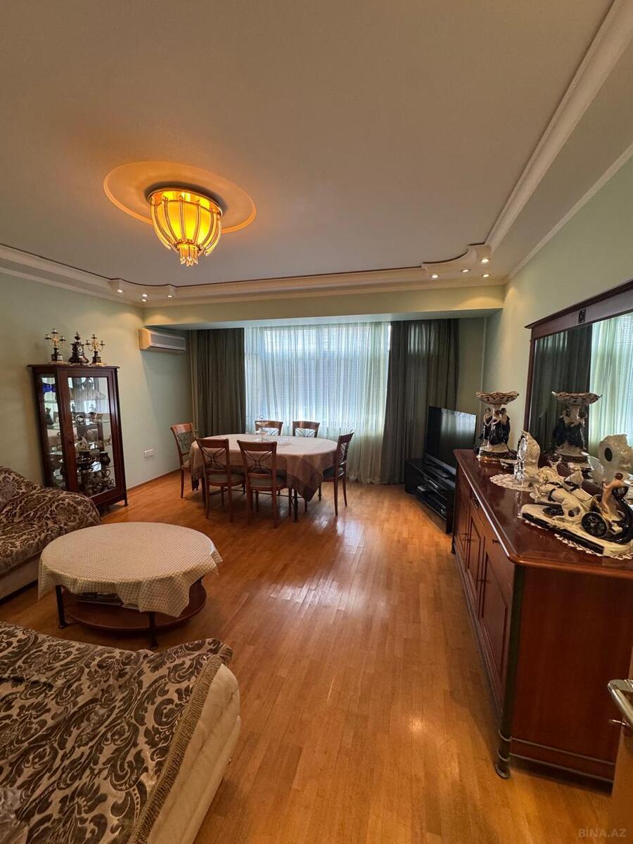 4 otaqlı Köhnə tikili, 20 Yanvar m., Bakı