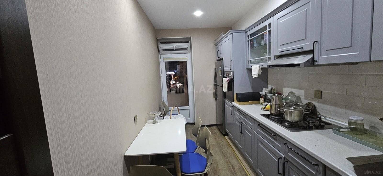 3 otaqlı Köhnə tikili, Qara Qarayev m., Bakı