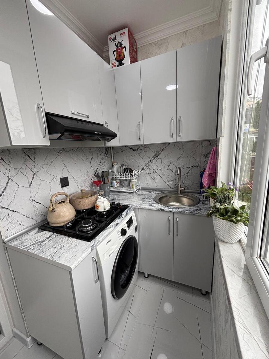 2 otaqlı Köhnə tikili, Memar Əcəmi m., Bakı