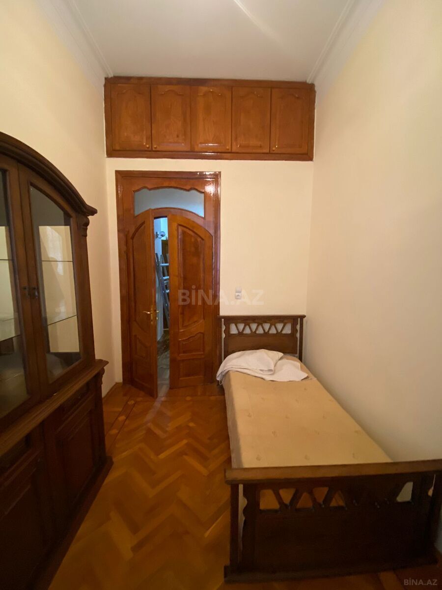 4 otaqlı Köhnə tikili, Nizami m., Bakı