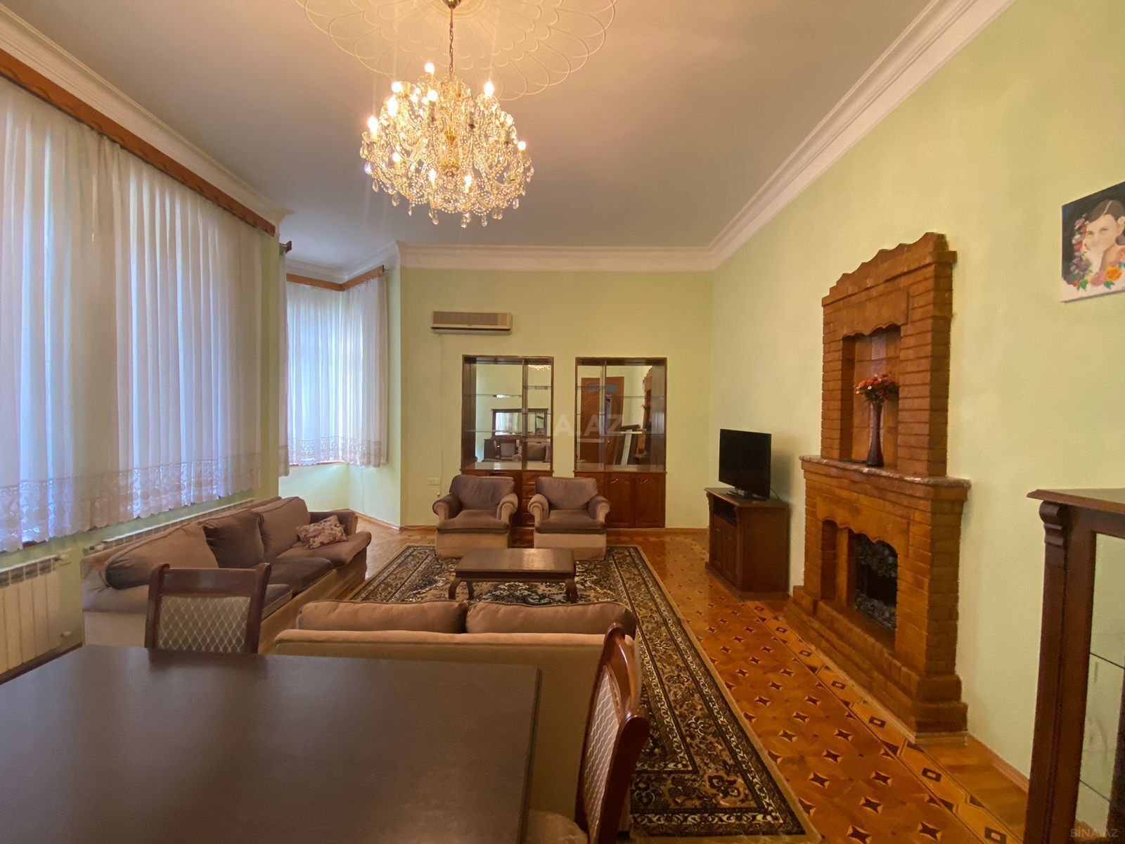 4 otaqlı Köhnə tikili, Nizami m., Bakı