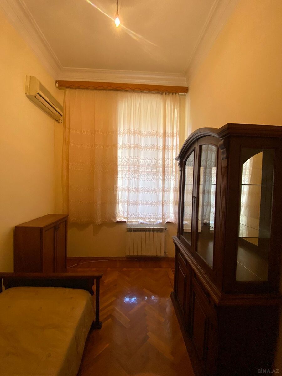 4 otaqlı Köhnə tikili, Nizami m., Bakı