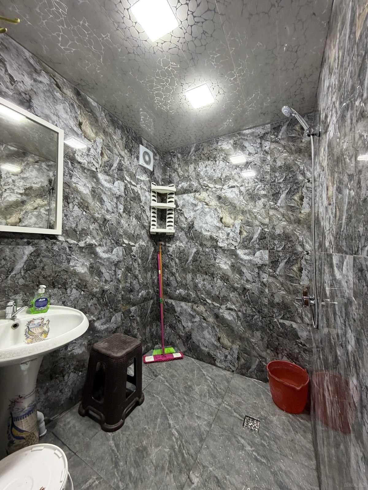 3 otaqlı Köhnə tikili, Memar Əcəmi m., Bakı