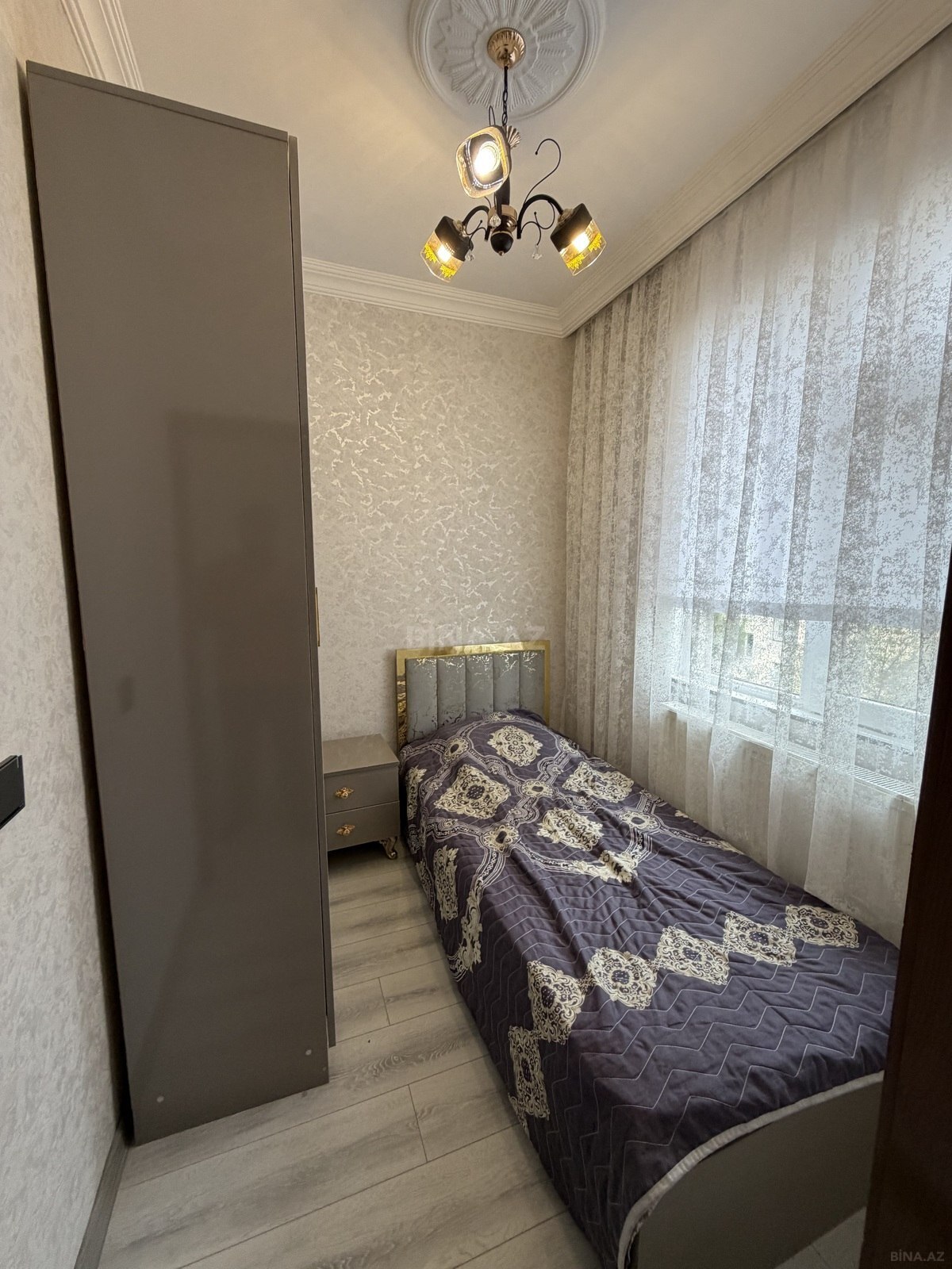 3 otaqlı Köhnə tikili, Memar Əcəmi m., Bakı