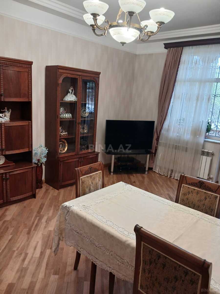 3 otaqlı Köhnə tikili, Şah İsmayıl Xətai m., Bakı