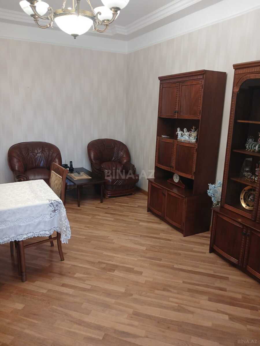3 otaqlı Köhnə tikili, Şah İsmayıl Xətai m., Bakı