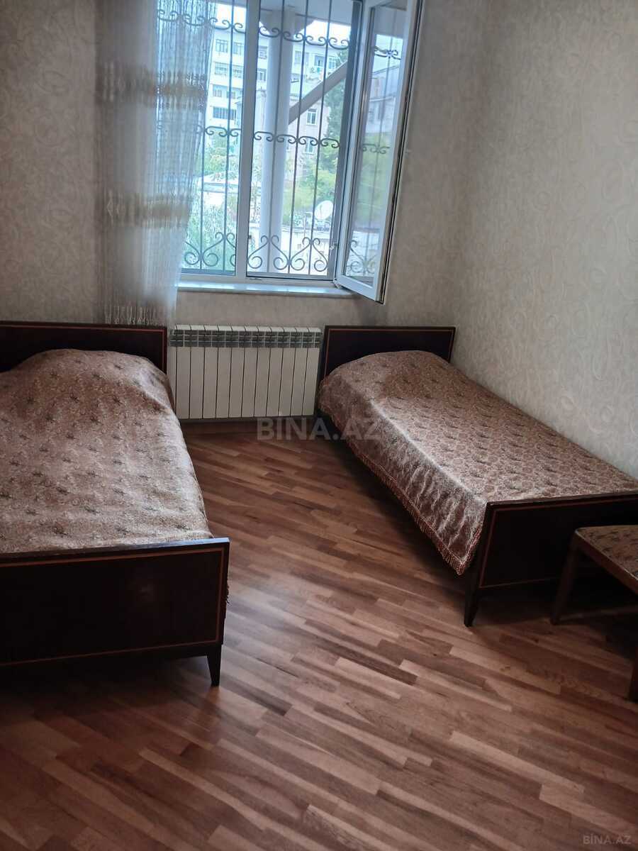 3 otaqlı Köhnə tikili, Şah İsmayıl Xətai m., Bakı