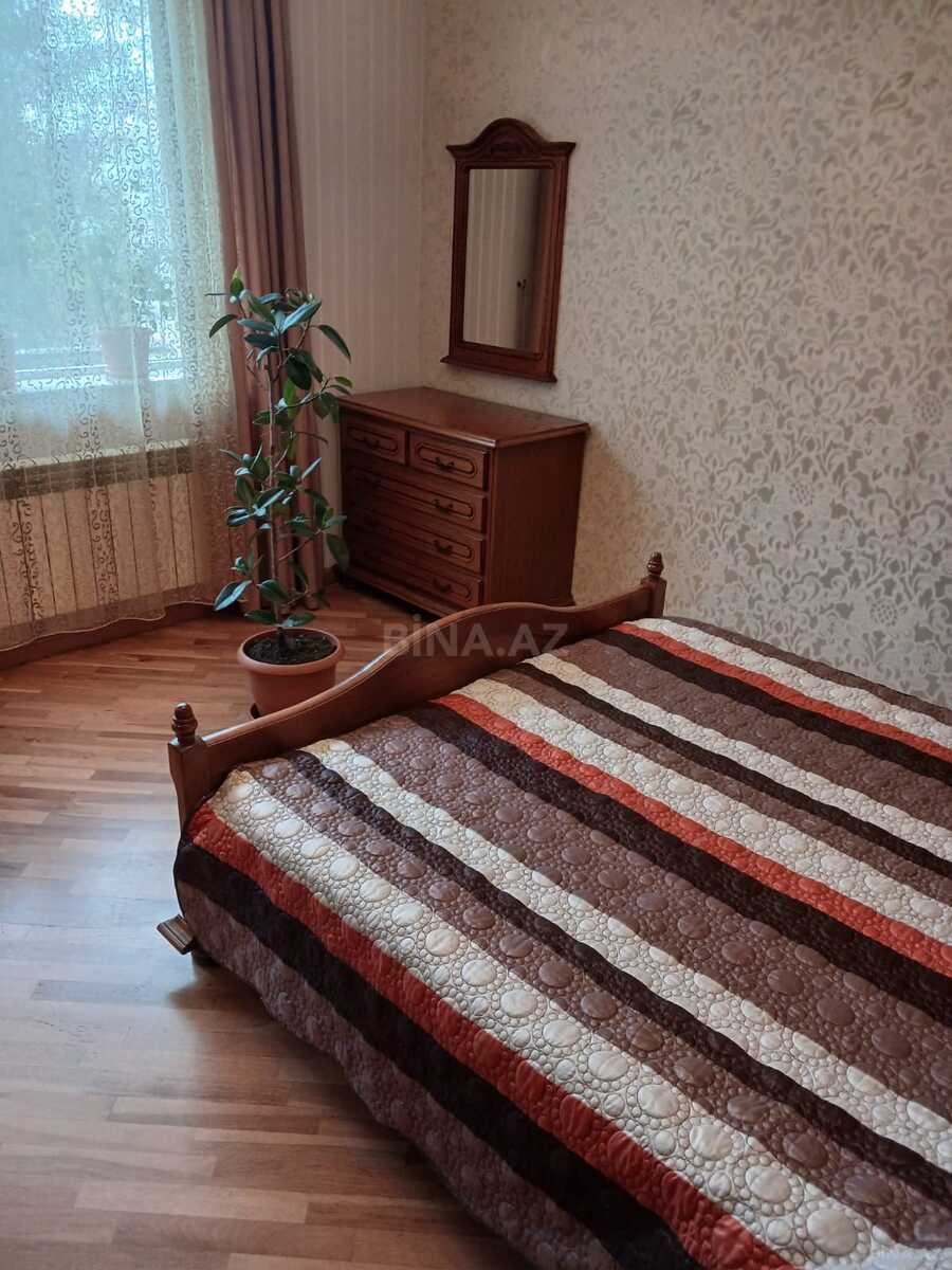 3 otaqlı Köhnə tikili, Şah İsmayıl Xətai m., Bakı
