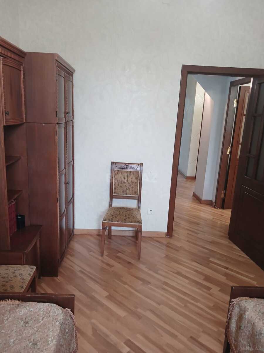 3 otaqlı Köhnə tikili, Şah İsmayıl Xətai m., Bakı