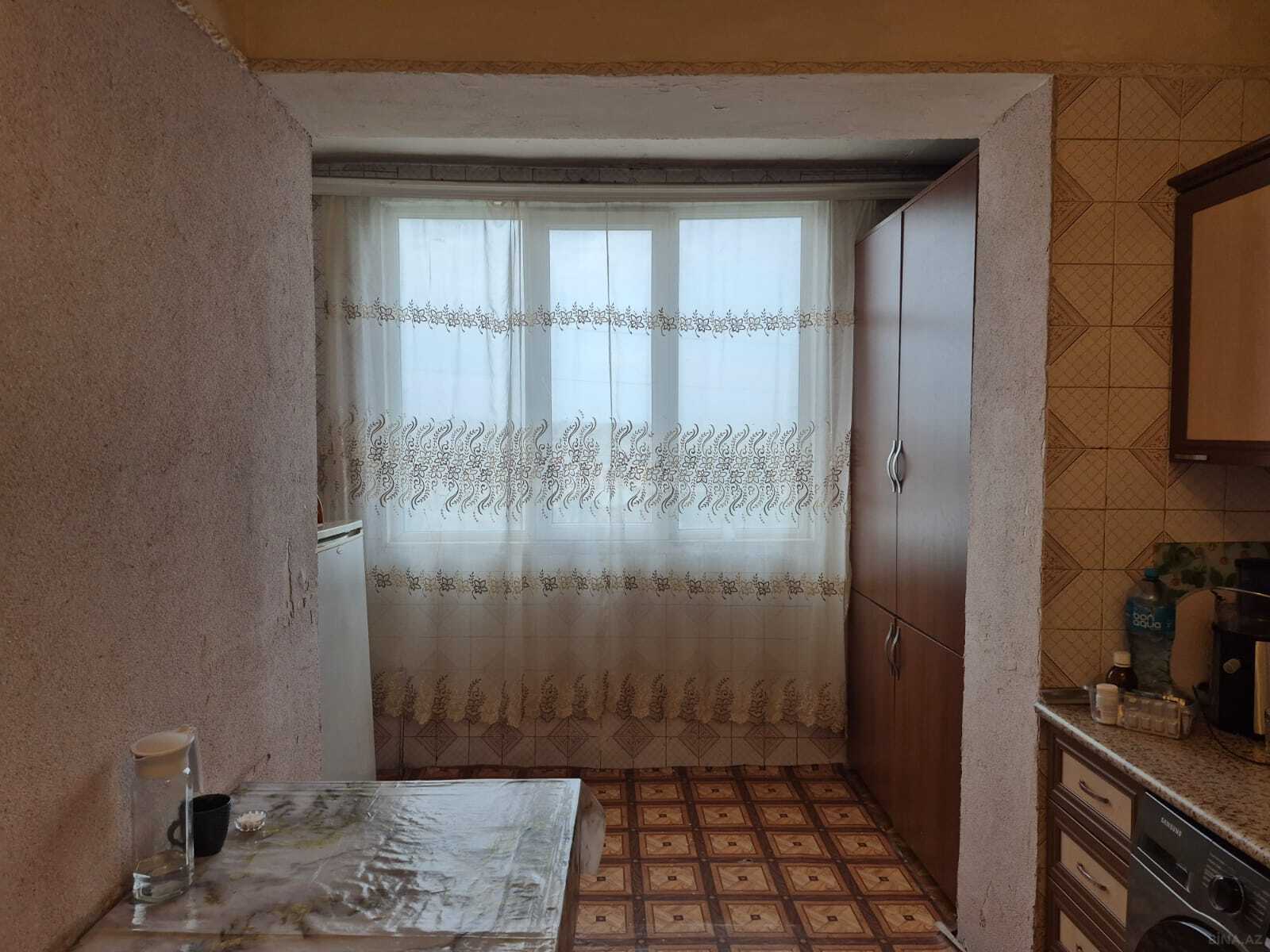 3 otaqlı Köhnə tikili, Qara Qarayev m., Bakı