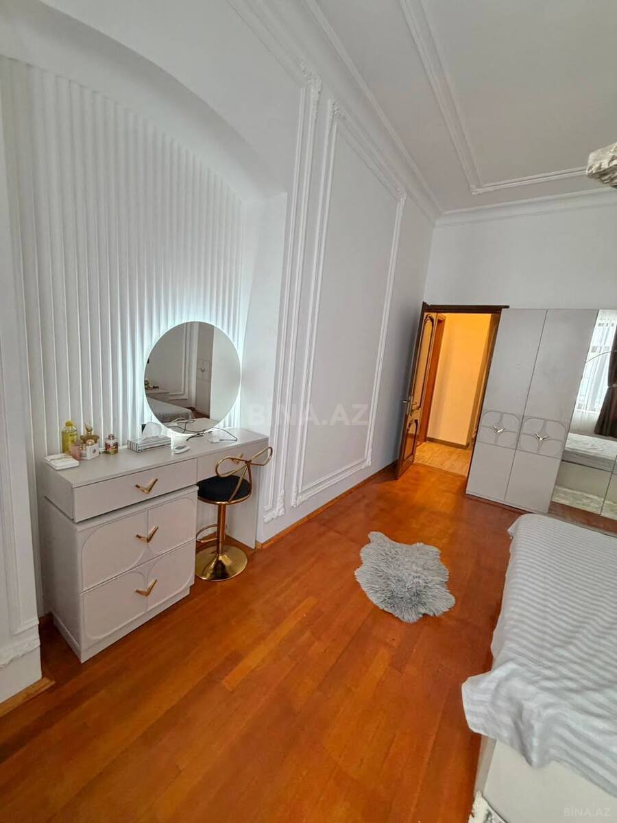 3 otaqlı Köhnə tikili, Bayıl q., Bakı
