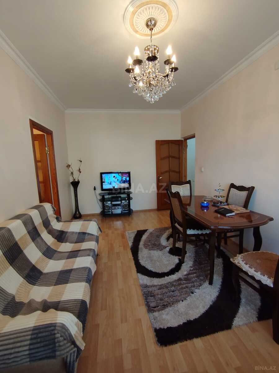 4 otaqlı Köhnə tikili, İnşaatçılar m., Bakı