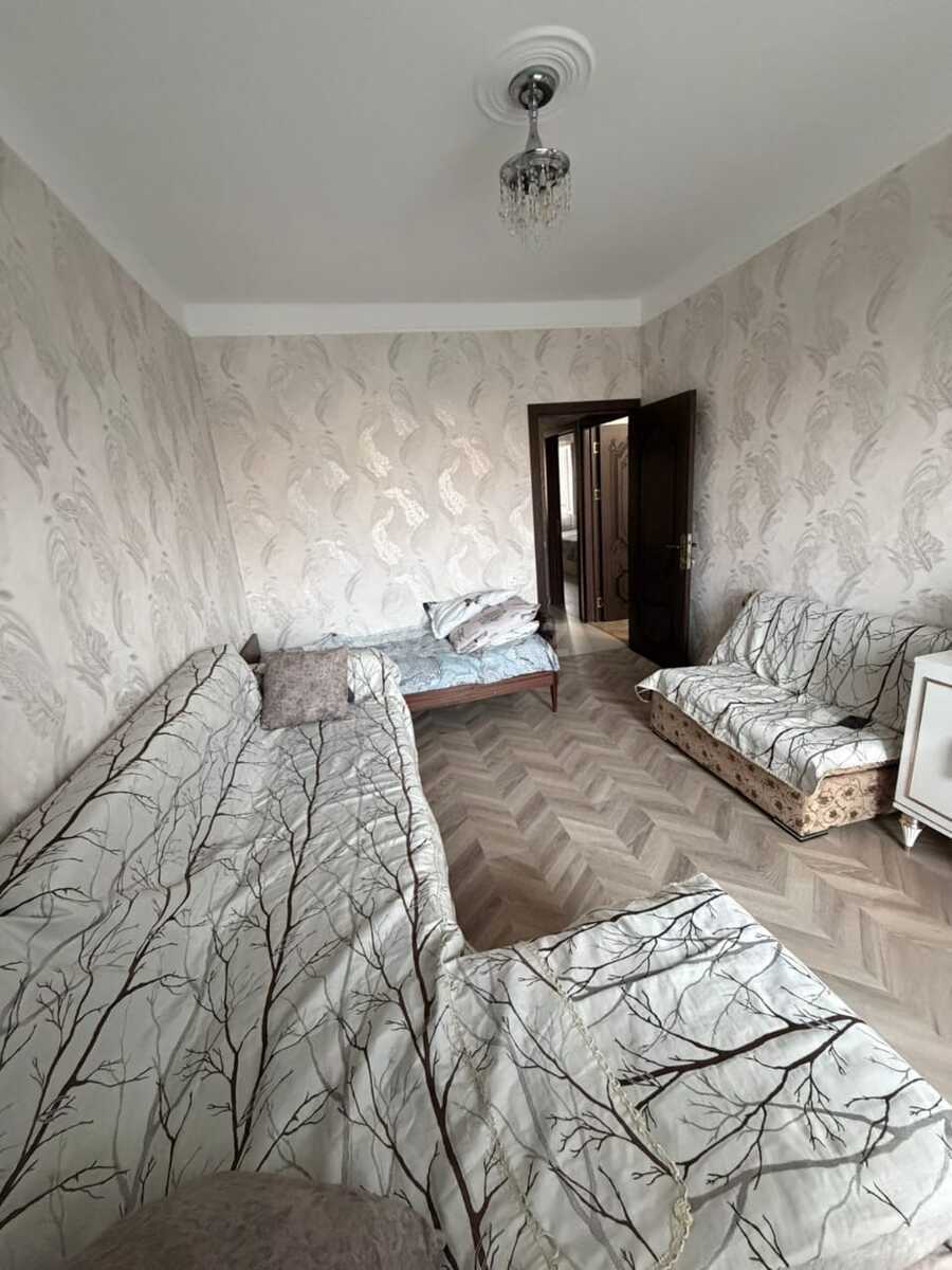 4 otaqlı Köhnə tikili, Neftçilər m., Bakı