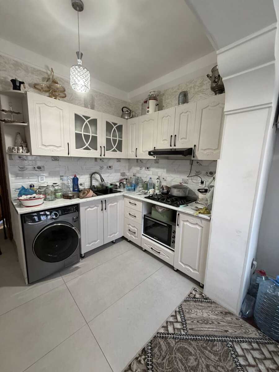 4 otaqlı Köhnə tikili, Neftçilər m., Bakı