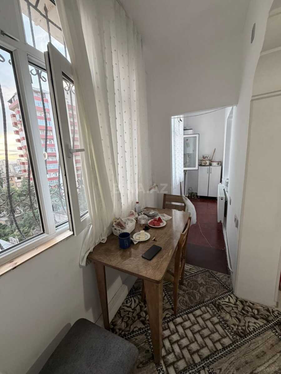 4 otaqlı Köhnə tikili, Neftçilər m., Bakı
