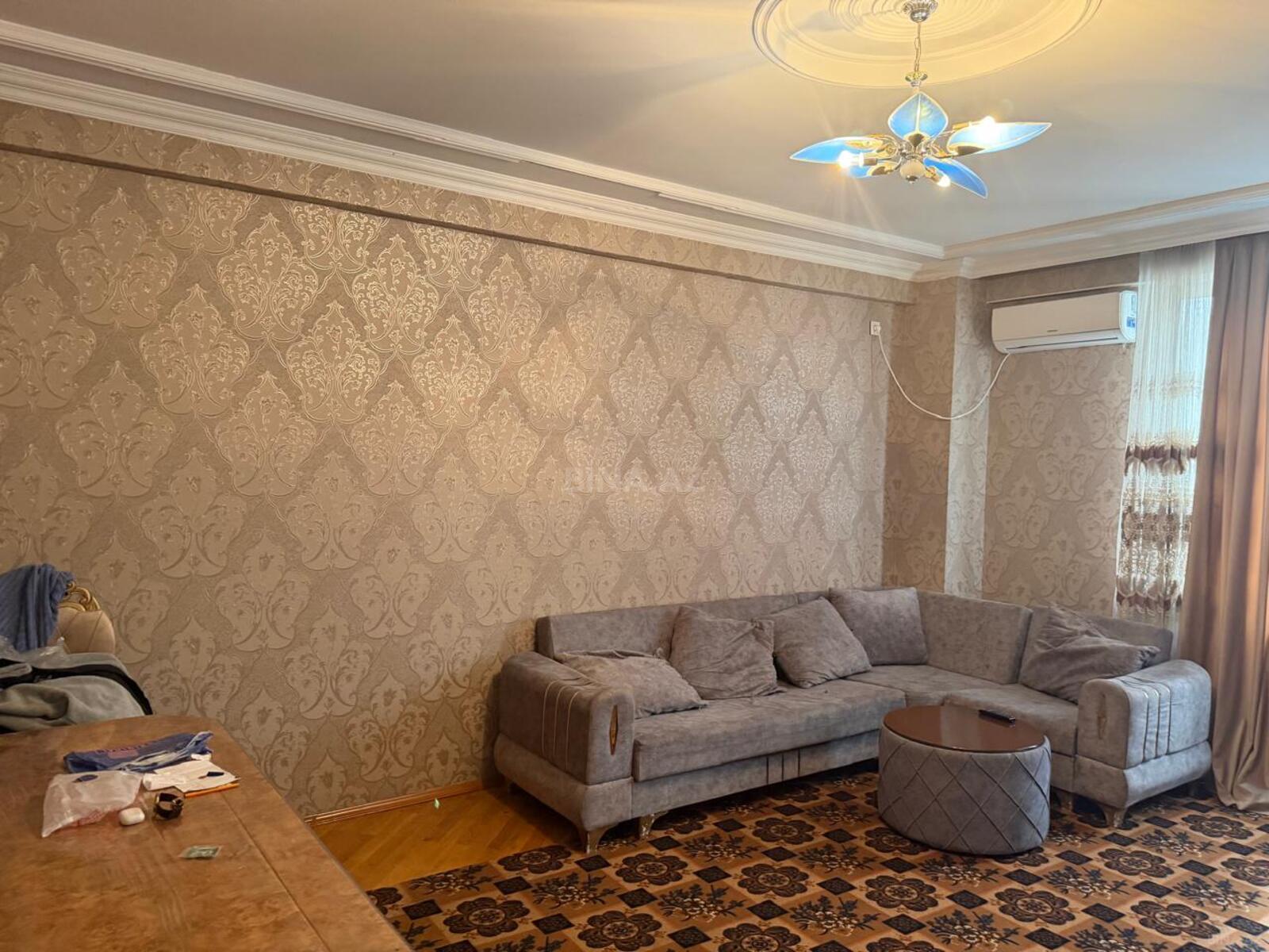 2 otaqlı Köhnə tikili, Memar Əcəmi m., Bakı