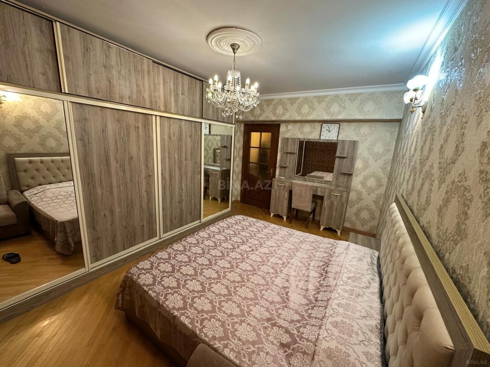 3 otaqlı Köhnə tikili, Şah İsmayıl Xətai m., Bakı