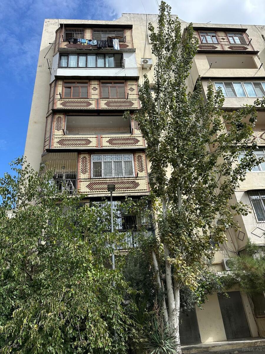 3 otaqlı Köhnə tikili, Şah İsmayıl Xətai m., Bakı
