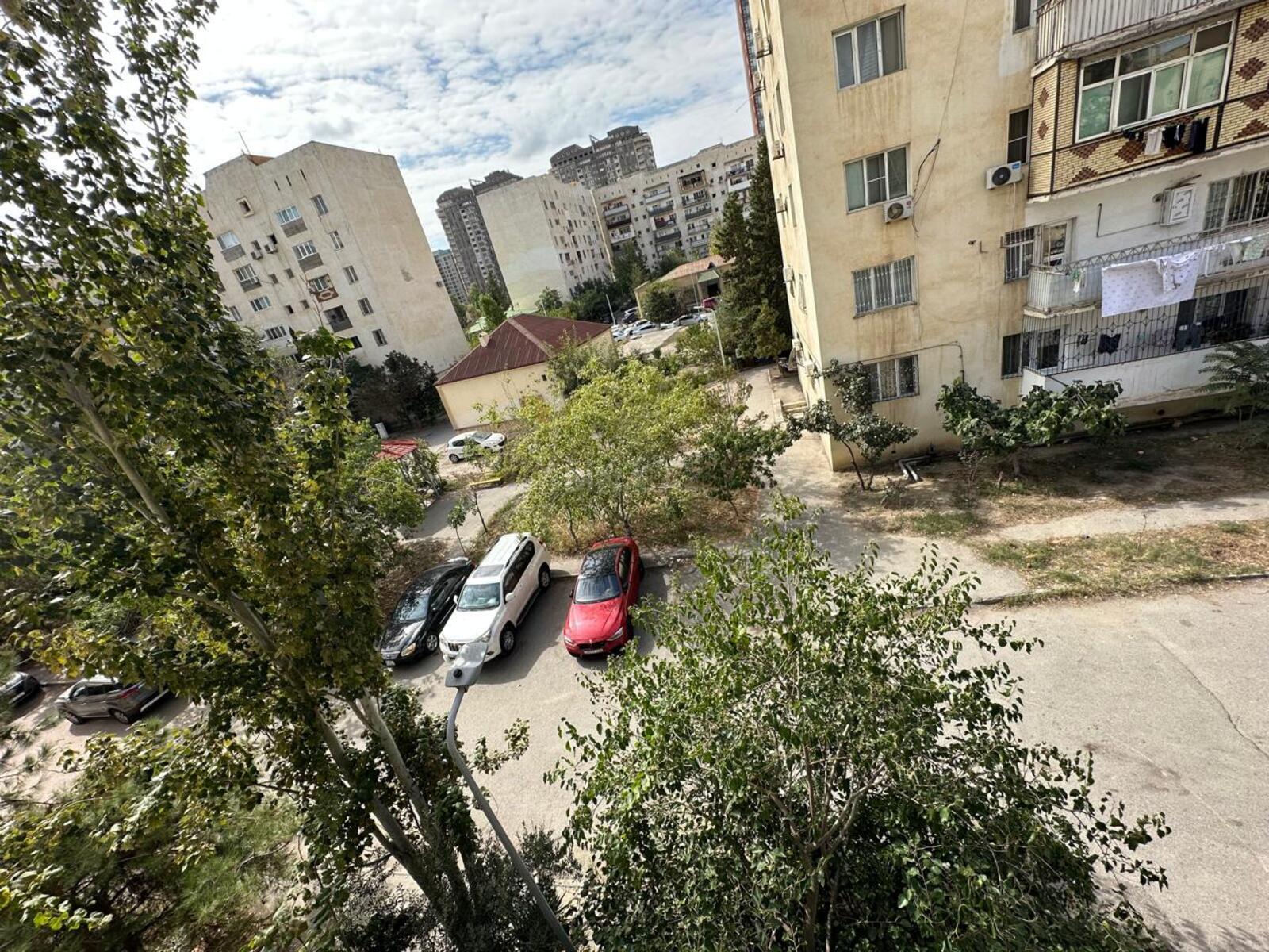 3 otaqlı Köhnə tikili, Şah İsmayıl Xətai m., Bakı