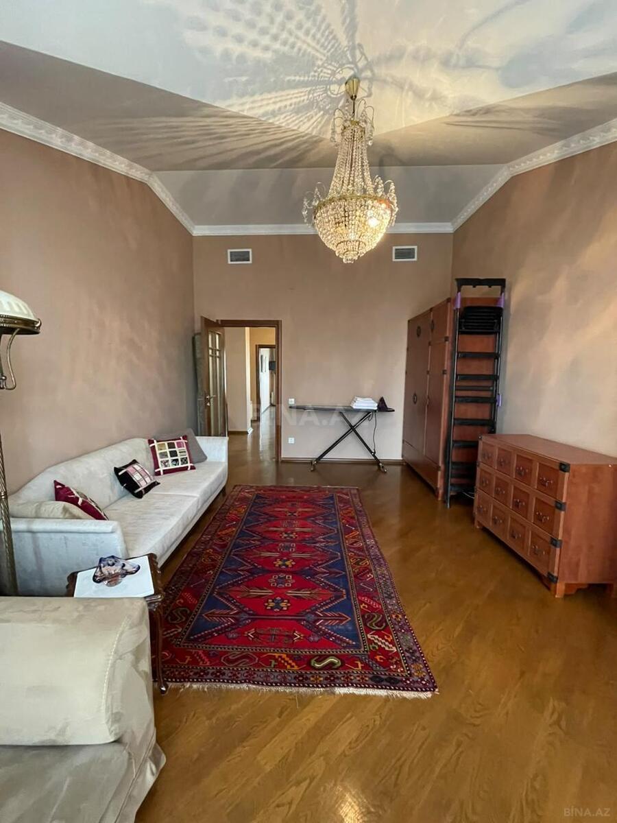 4 otaqlı Yeni tikili, Nizami m., Bakı