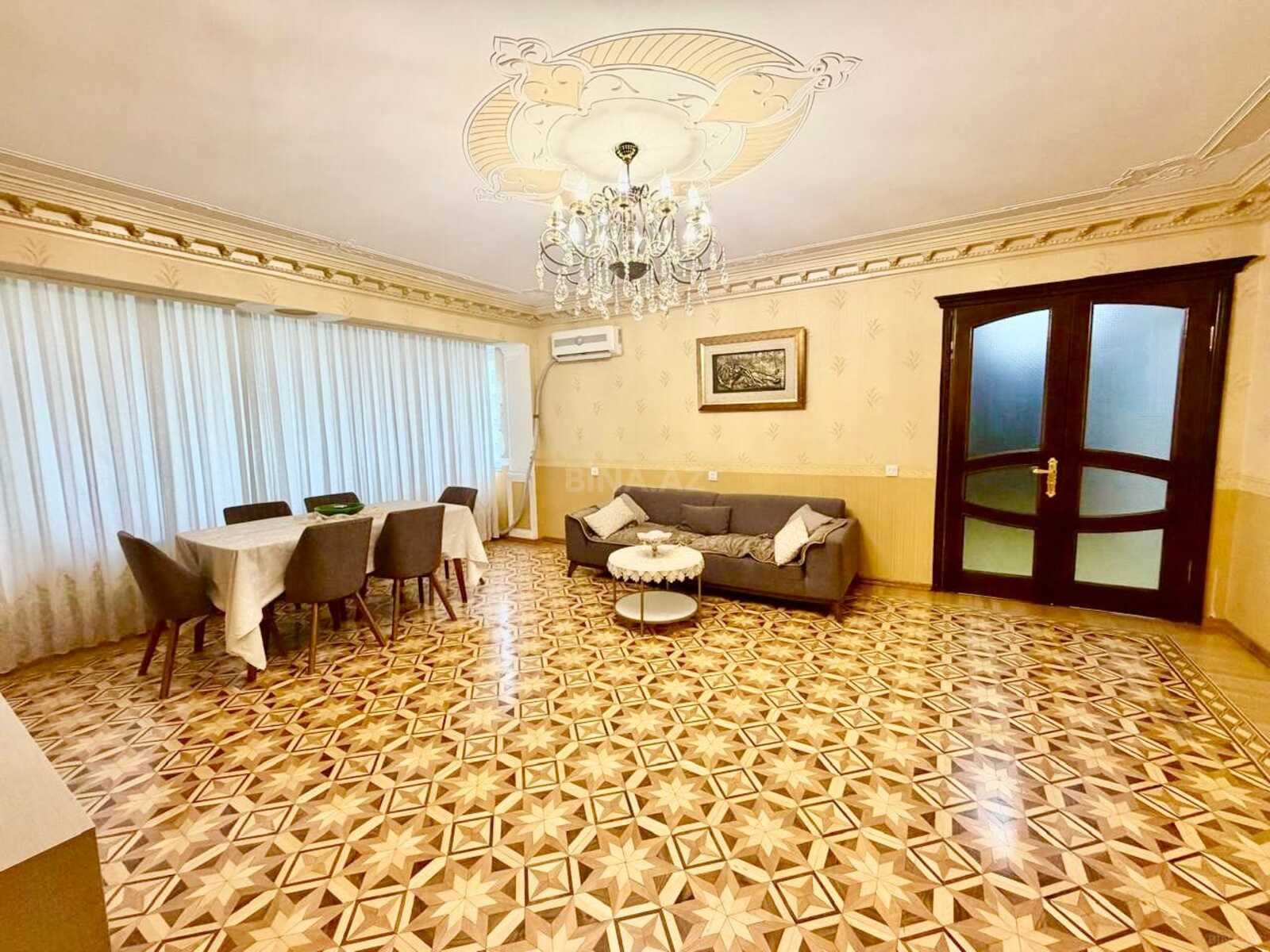 4 otaqlı Köhnə tikili, Elmlər Akademiyası m., Bakı