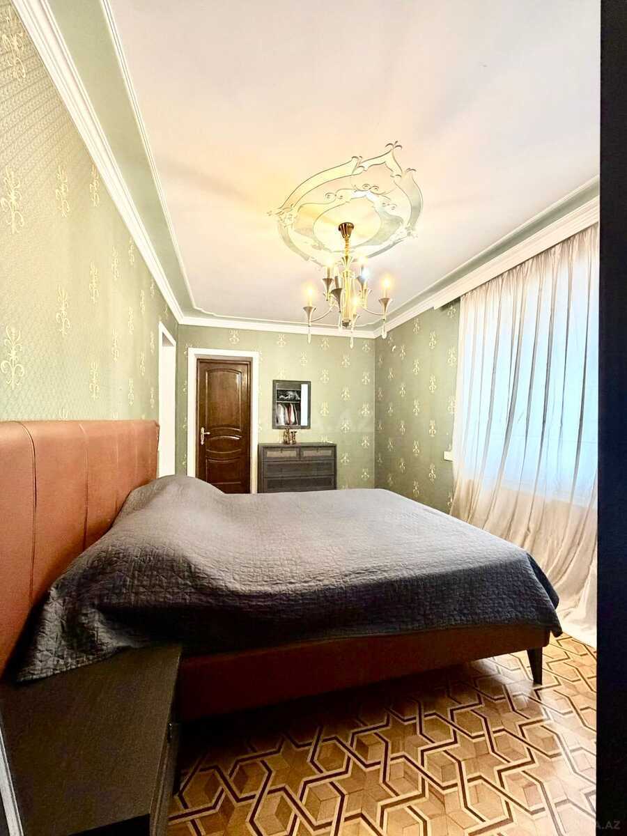 4 otaqlı Köhnə tikili, Elmlər Akademiyası m., Bakı