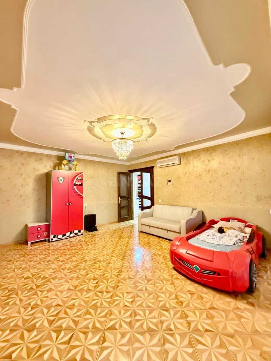 4 otaqlı Köhnə tikili, Elmlər Akademiyası m., Bakı