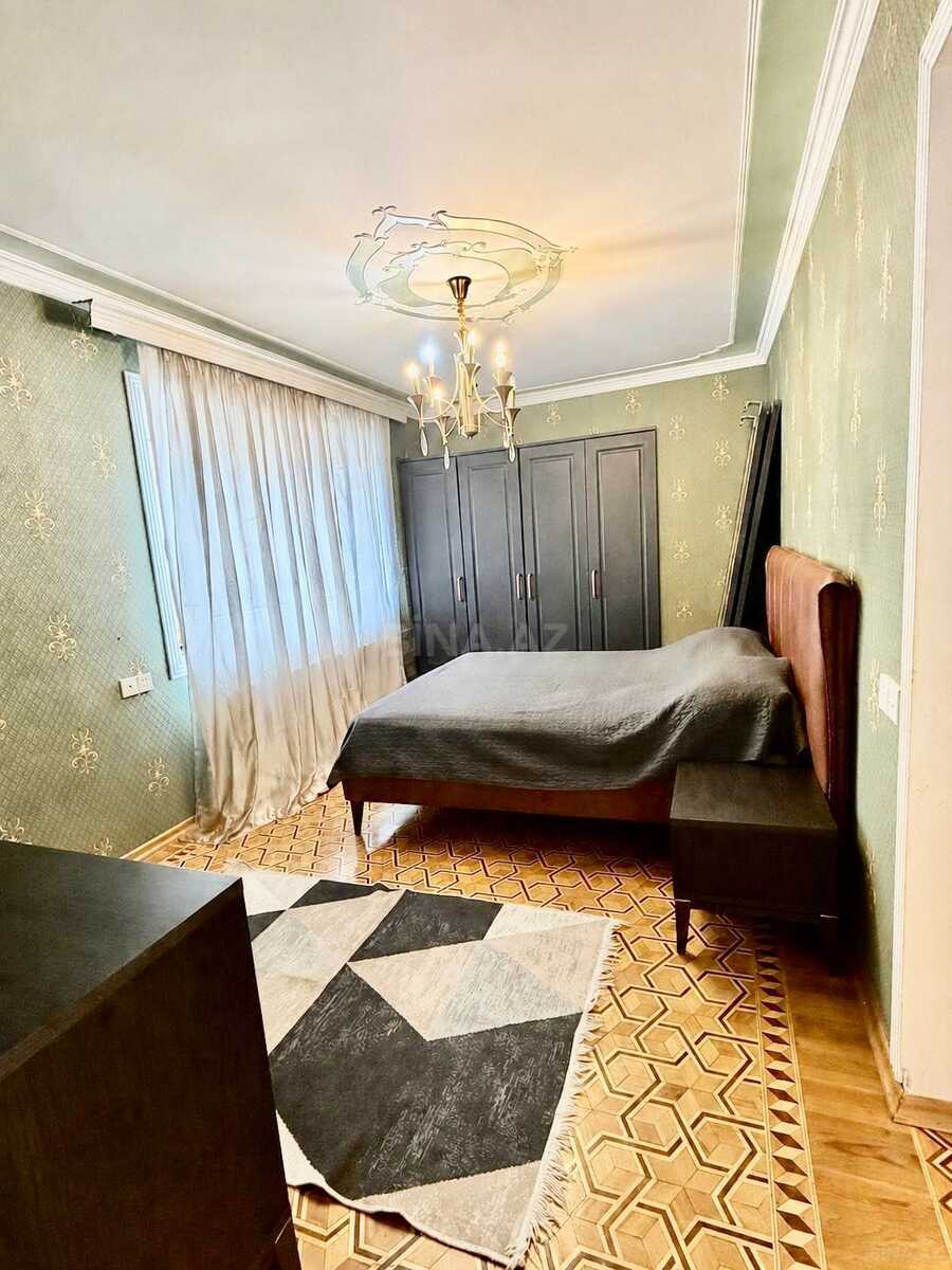 4 otaqlı Köhnə tikili, Elmlər Akademiyası m., Bakı