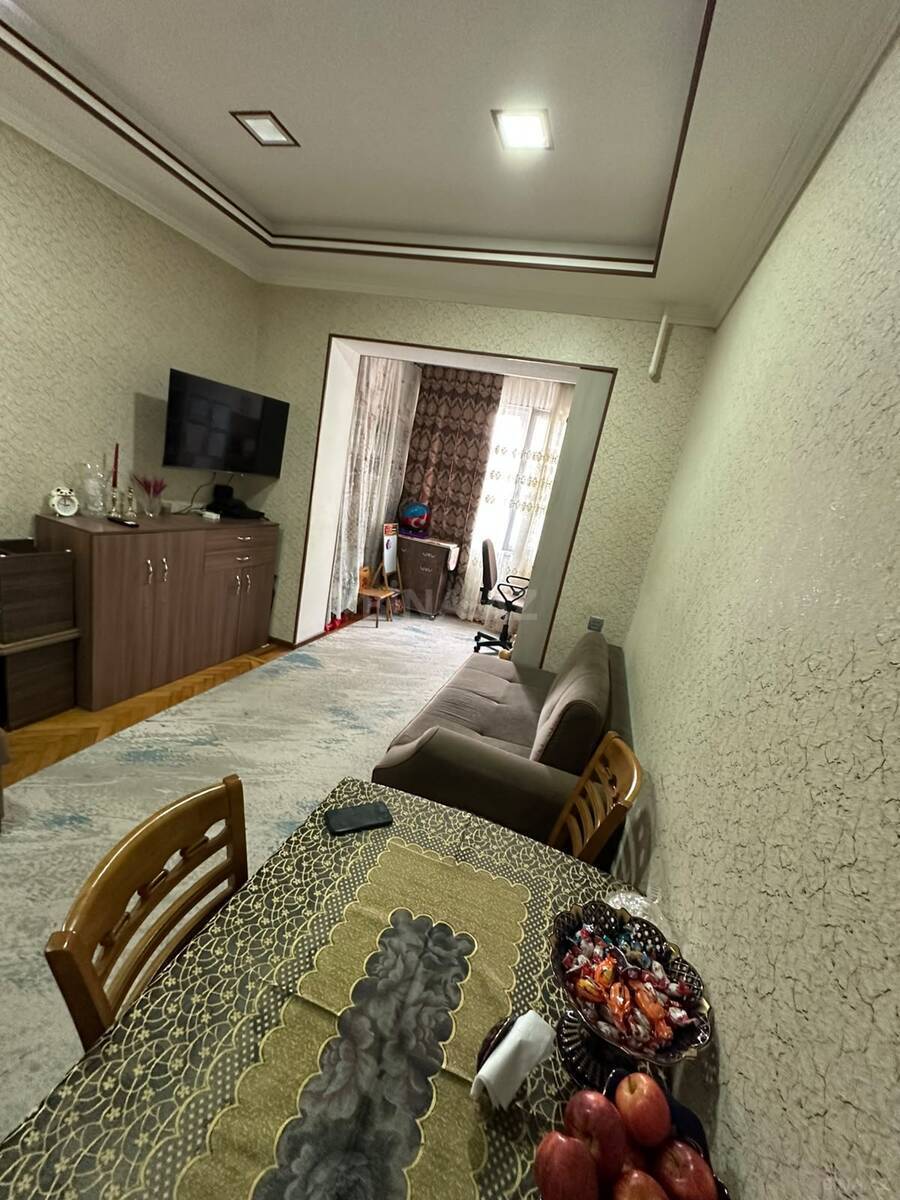 3 otaqlı Köhnə tikili, Neftçilər m., Bakı