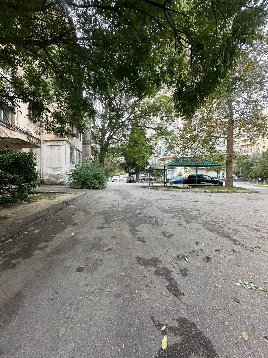 3 otaqlı Köhnə tikili, Neftçilər m., Bakı
