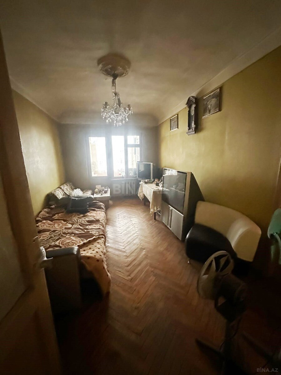 4 otaqlı Köhnə tikili, 7-ci mikrorayon q., Bakı