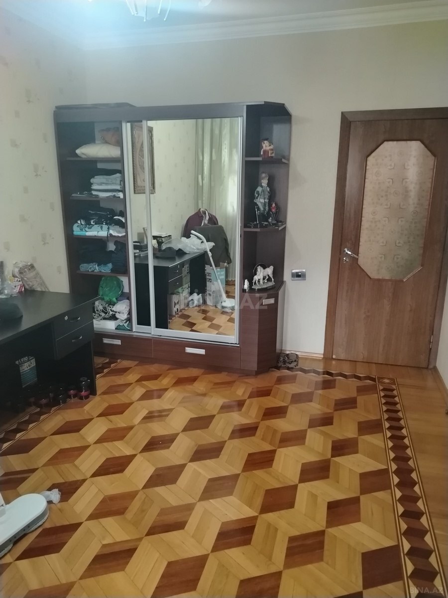 5 otaqlı Köhnə tikili, 8-ci mikrorayon q., Bakı