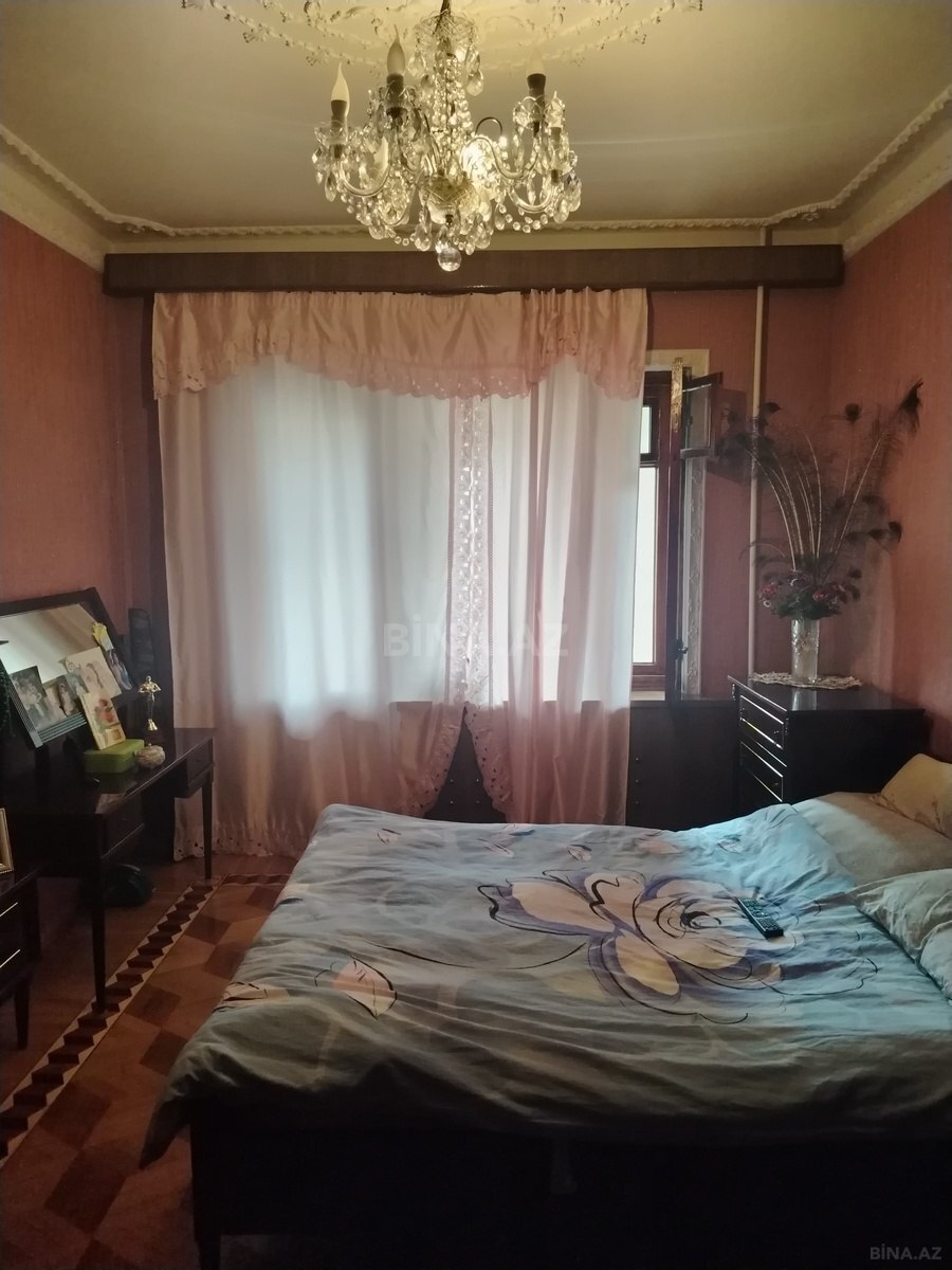 5 otaqlı Köhnə tikili, 8-ci mikrorayon q., Bakı