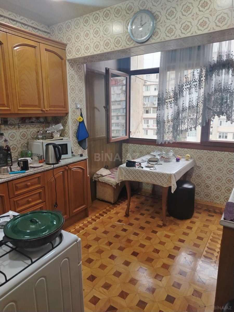 5 otaqlı Köhnə tikili, 8-ci mikrorayon q., Bakı