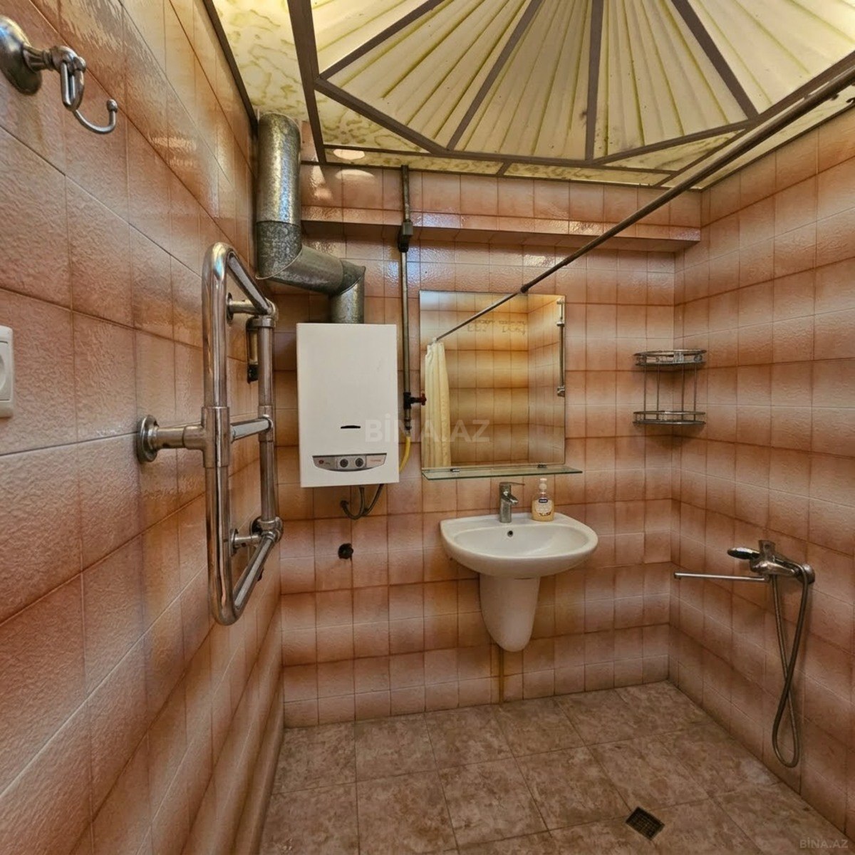 2 otaqlı Köhnə tikili, Şah İsmayıl Xətai m., Bakı