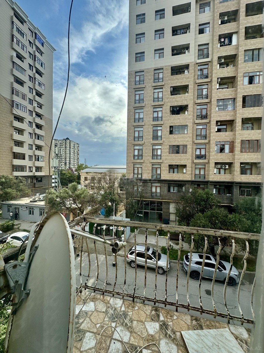 2 otaqlı Köhnə tikili, Neftçilər m., Bakı