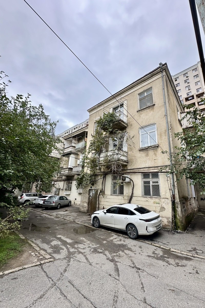 2 otaqlı Köhnə tikili, Neftçilər m., Bakı