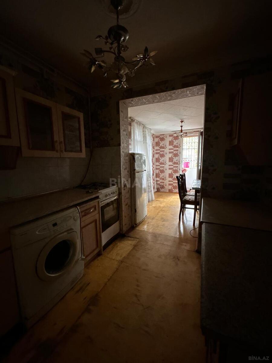 3 otaqlı Köhnə tikili, Neftçilər m., Bakı