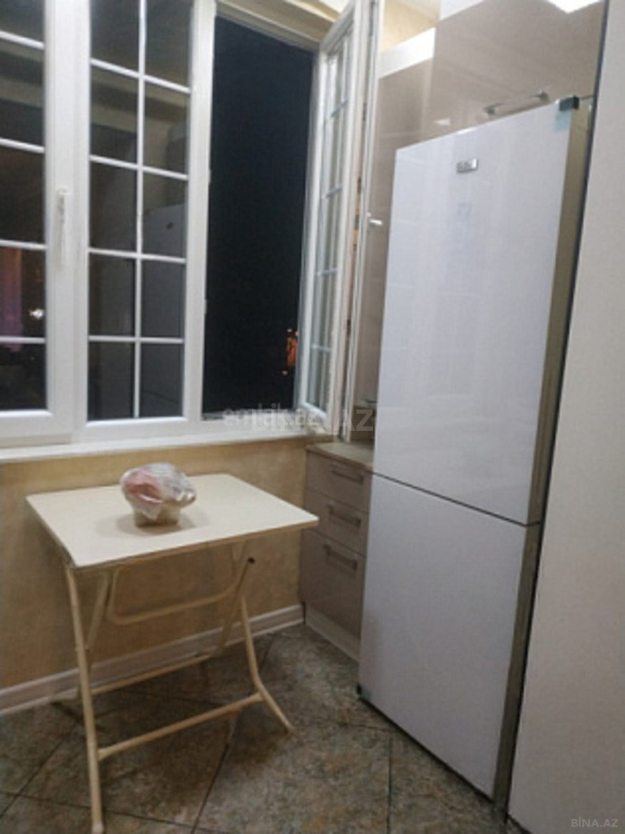 2 otaqlı Köhnə tikili, Elmlər Akademiyası m., Bakı