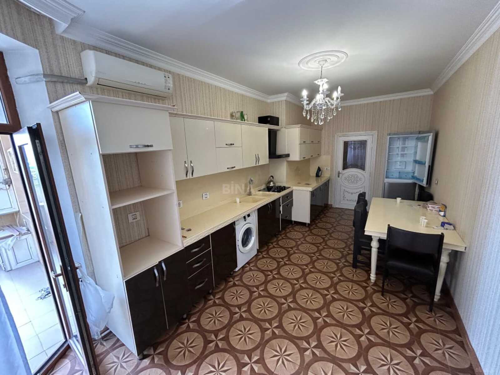 3 otaqlı Yeni tikili, Şah İsmayıl Xətai m., Bakı