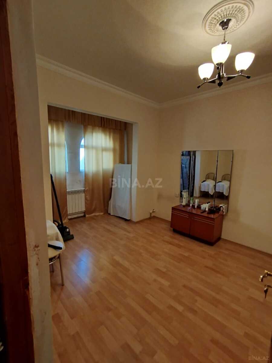 4 otaqlı Köhnə tikili, İnşaatçılar m., Bakı