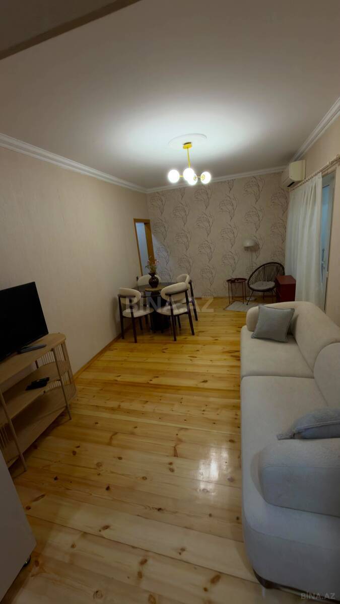 2 otaqlı Köhnə tikili, 8-ci mikrorayon q., Bakı