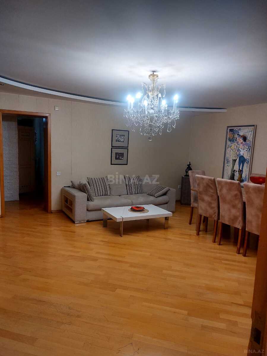 4 otaqlı Köhnə tikili, Elmlər Akademiyası m., Bakı
